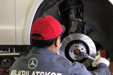 Замена тормозных колодок Mercedes GL-class - изображение 1